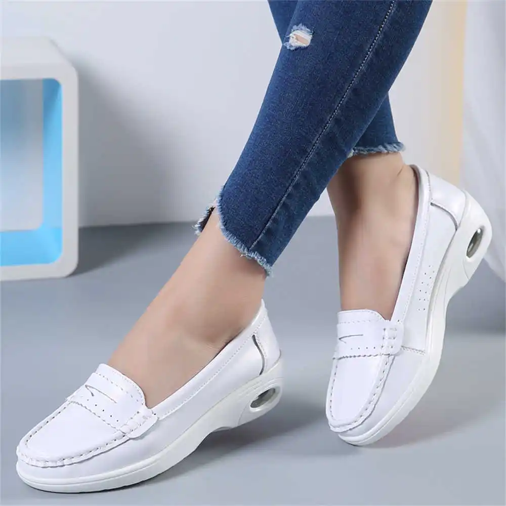 Thick Sole Slipon White Traine - مراجعة Men'S Best Sneakers For Formal Wear وسعره